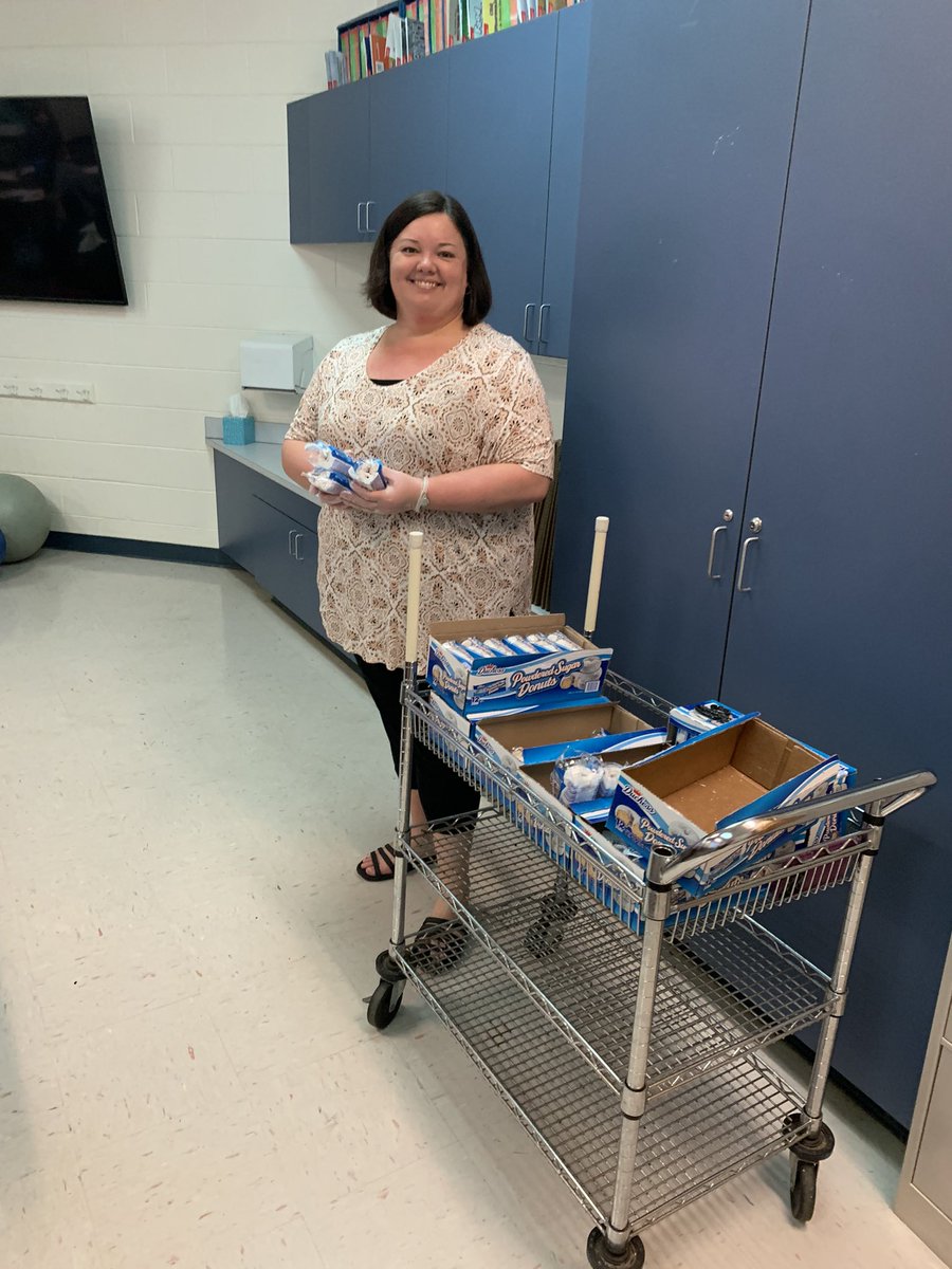 AcordMisty's tweet photo. #ifyougive   Special thanks to London Reiss for delivering donuts to our students today.  @greiss_reiss @ghes_eagles https://t.co/qQhmM2QTiU