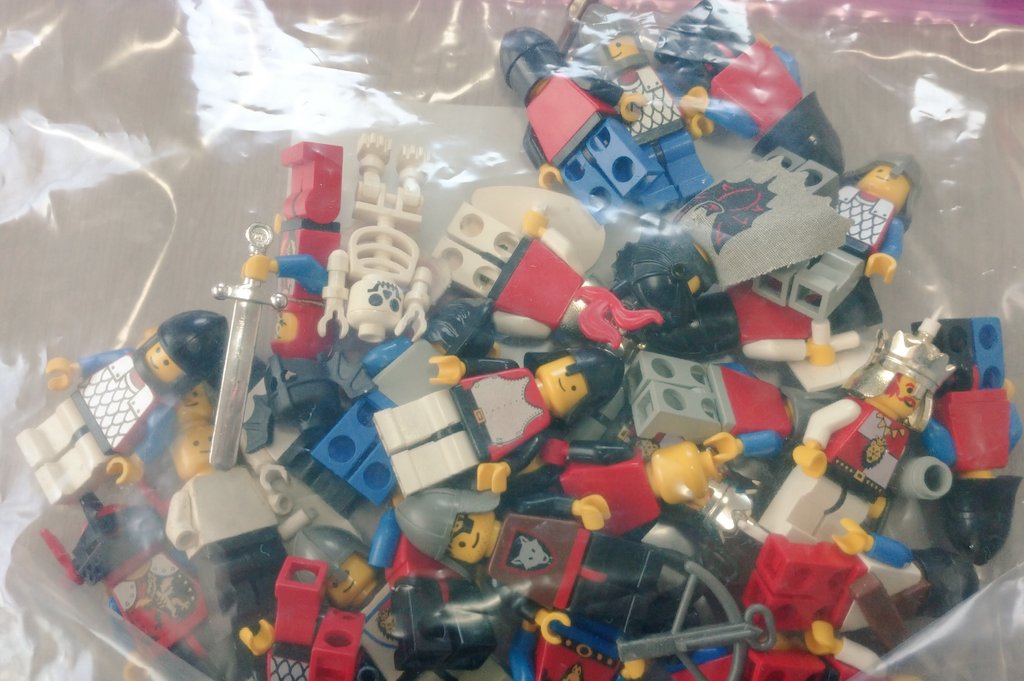LEGO55RokuChan's tweet photo. #真夜中の再現ビルド
5,6年近くそのままかも(;´д｀)
JBFでお城並べるのに再現しようと仕訳したんだけど
全部組み立てると置場所が無いから諦めたやつ、、、
いつか全部展開したいけど家にはお城フィグも数百人待機してるんだよな(@_@)白目
見なかったｺﾄﾆｽﾙｶ
#レゴ
#LEGO
#城
#classiccastle https://t.co/Nx44RLzinp