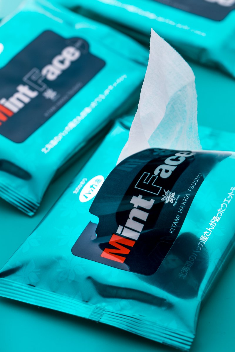 jinichi2's tweet photo. #北見ハッカ「#MintFace」は、天然ミントがクールな使用感を与えてくれるウェットティッシュです。じめじめ湿気に、日差しで汗ばむ季節の必需品!出先でのエチケット、運動後の汗拭きとしてご使用いただけます。 https://t.co/DU70cgcujr