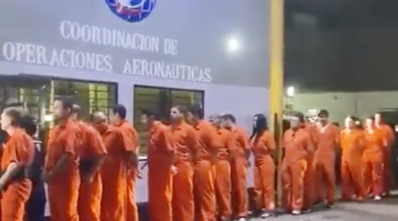 NotiExpressColo's tweet photo. La justicia tarda pero llega: Culminó audiencia de presentación a imputados por caso de corrupción en Pdvsa, lee más en #NotiExpressColor https://t.co/V4HjRzccXR https://t.co/4GzuyBacZU