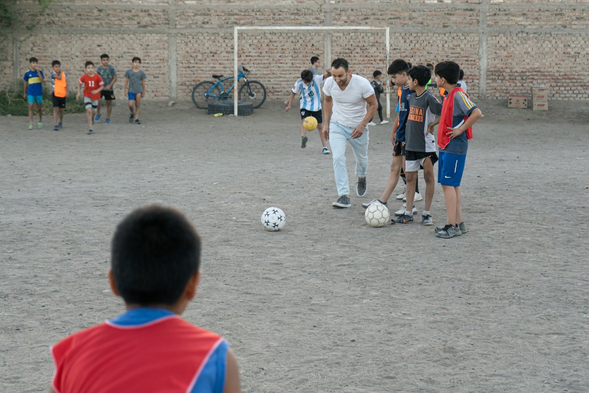 maxigarre's tweet photo. Con "Los Toritos" ⚽ en barrio #Matadero, mucho esfuerzo, dedicación, ganas de jugar y divertirse.
#CompromisoConRegina🧡 https://t.co/xYfGBvYA9p