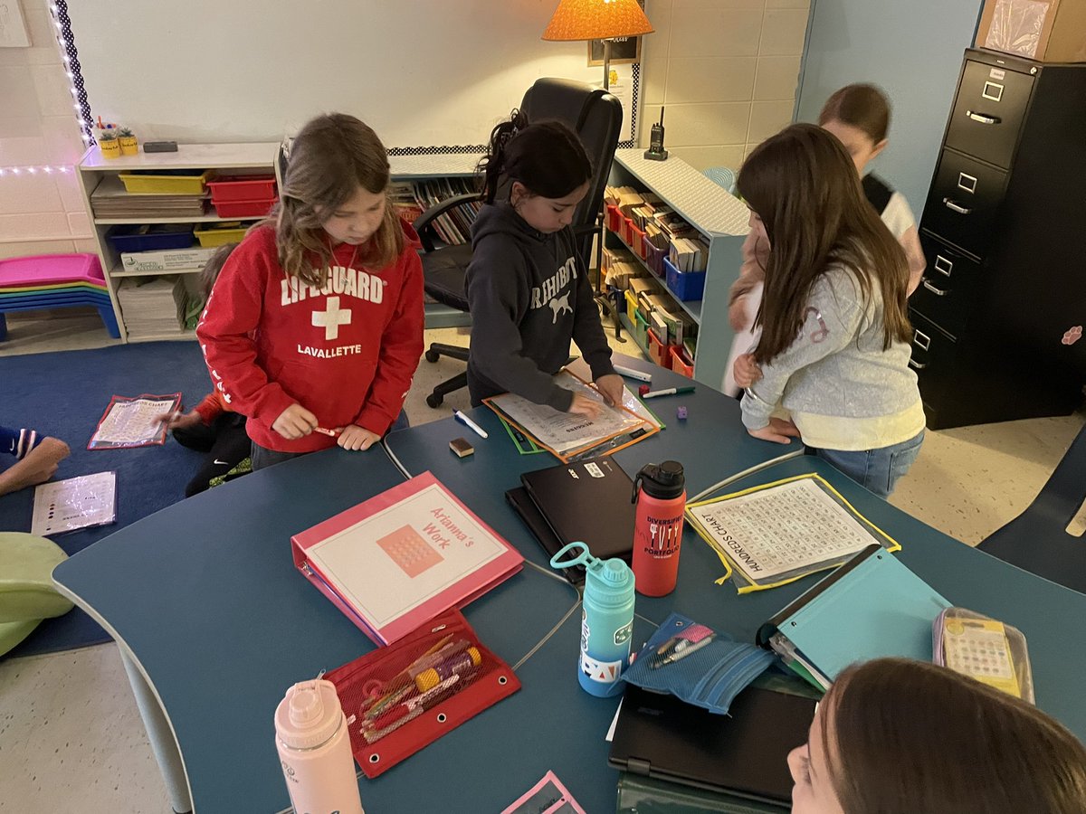 BlessingMahopac's tweet image. Getting the hang of Muggins! 🎲📝#mathrocksinpac #proudap @FulmarsFinest