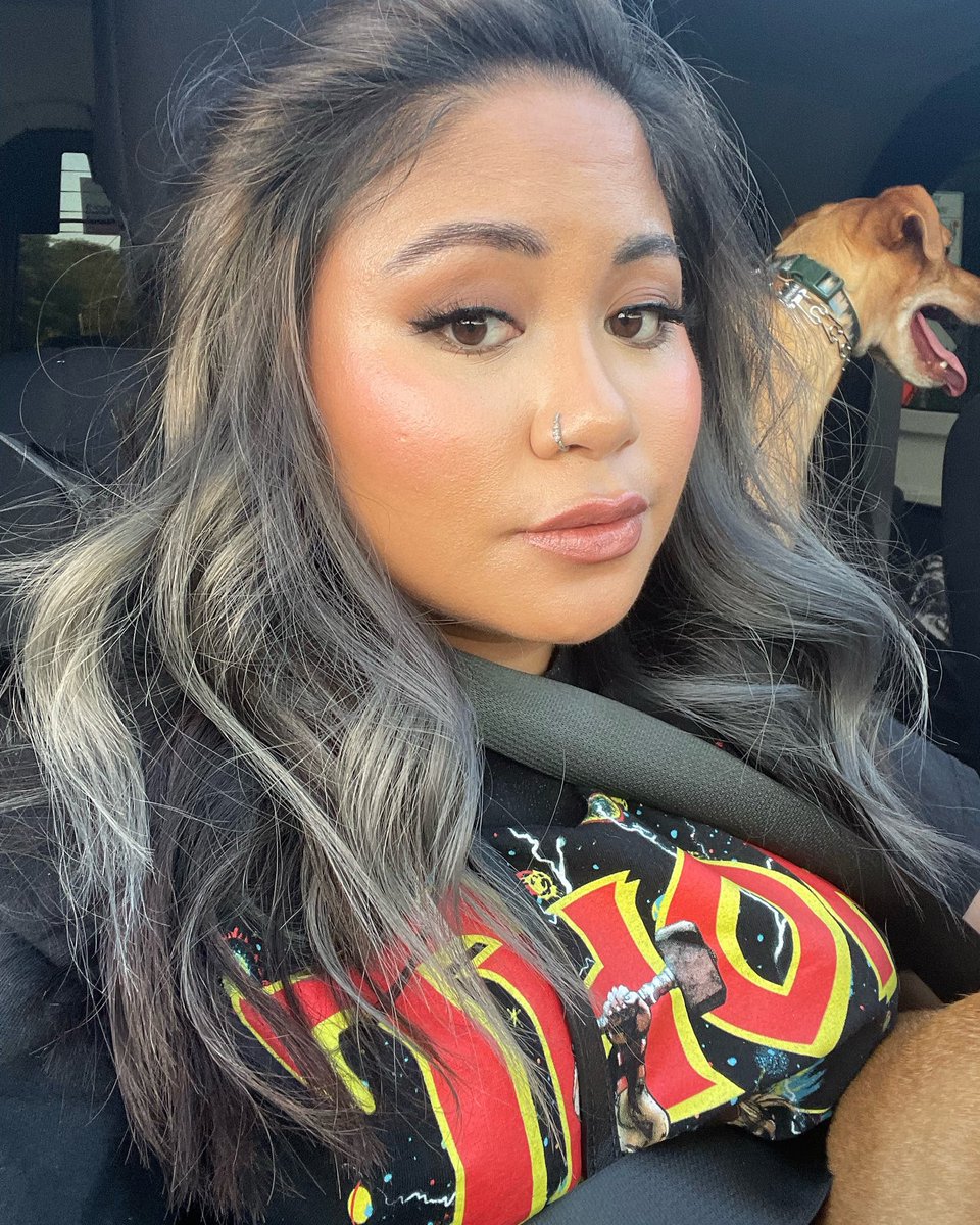vbmua's tweet photo. @MissGinaDarling Pink or grey 👀 https://t.co/vj9ZyNLl6R