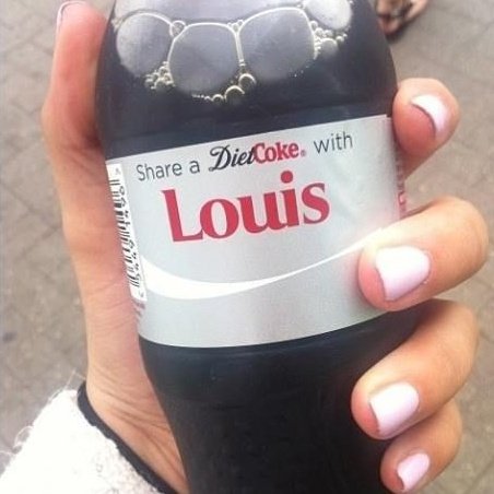 safelouna's tweet photo. Louis &amp; Lana Diet Coke https://t.co/GdO9sdIR84