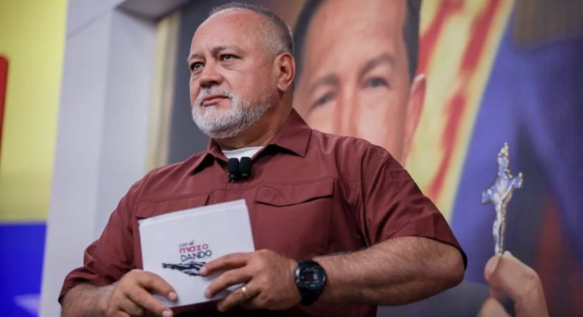 El primer vicepresidente del <a href="/PartidoPSUV/">PSUV</a>, <a href="/dcabellor/">Diosdado Cabello R</a> rarificó el apoyo de las Fuerzas Revolucionarias a las trabajadoras y trabajadores de <a href="/PDVSA/">PDVSA</a> en el combate a la corrupción. 

#MoralEnAltoCaigaQuienCaiga 

<a href="/NicolasMaduro/">Nicolás Maduro</a> 
<a href="/delcyrodriguezv/">Delcy Rodríguez</a> 
<a href="/TellecheaRuiz/">Rafael Tellechea</a>