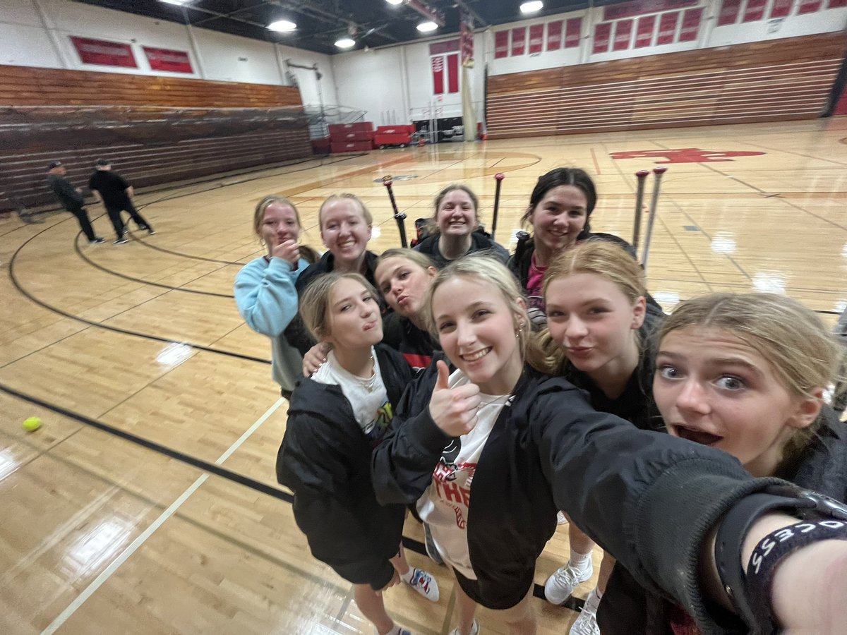 HannahGagas's tweet photo. Season starts next week! We are all ready!! 💪 @ellie_strong_ #spashski @Coach_Zimny @WLCSoftball @BlugoldCoachH @mrcloe04 @Coachmun @CoachJexx_RMU @FNUSOFTBALL @MSUBeaversSB @MSUBSoftball @ncsa @CoastRecruits https://t.co/lVZexBIwhd