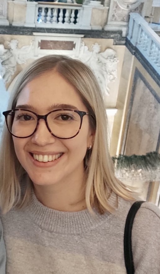 CCB_UCSD's tweet photo. #CCBSympo2023
Meet Aida @ACoric12 - CCB 2023 Network Awardee and a PhD student at @FRKT_labs in Vienna. She studies the circalunar oscillator, a monthly timer set by the moon. During her leisure, she enjoys reading, pilates and aerial yoga, brunches and musical theatre. https://t.co/B4unCF4wuA