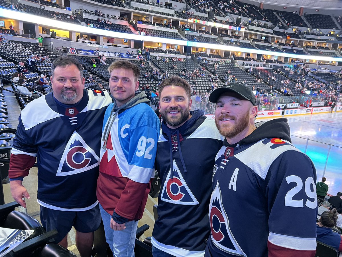 REAL_estateDEV's tweet photo. Battle for first place! Let’s go Avalanche! #GoAvsGo #coloradoavalanche https://t.co/36fJer1Ft5