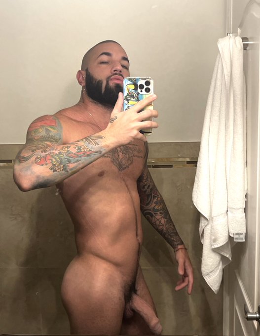 grandfather please stand on the shoulders of my father while he&rsquo;s deep-sea fishing #fitness https://t<a href="/tag/fitness"class="tags"><span>#fitness</span></a>