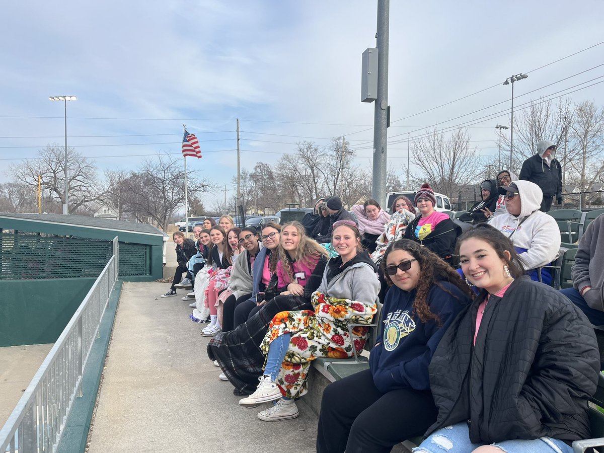Past, Present, &amp; Future Chieftains at a great Softball 🥎 game tonight! Thank you <a href="/BruinsSoftball1/">Bellevue Softball</a> <a href="/CSMFlamesSB/">CSM Softball</a> for putting on a show for us!!