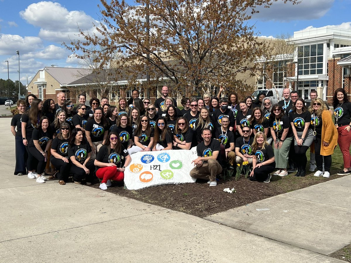 A big shout out to all of our Innovative Learning Coaches who helped make tonight's #Henrico21 event a huge success. You all rock! Thank you for all that you do. @kdbostain @llhughes @AmyCashwell