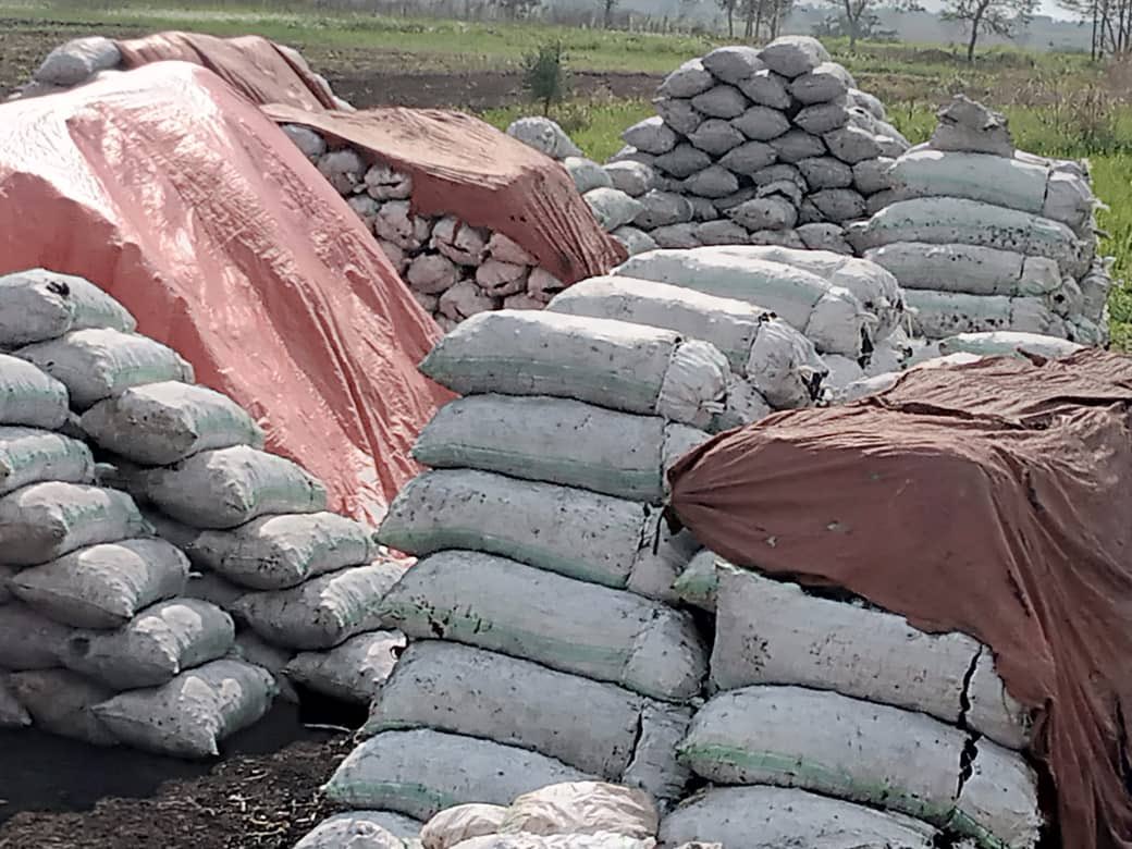 AkweroChurchill's tweet photo. Amuru lakang Kololo, we are not gonna let you go without feeling the pinch, businessmen abundant the truck n thousands sacks of charcoal, why indulge in such a business? When everyone is dancing a different tune? @ntvuganda @odongaotto @kakaditloyopar1 @ubctvuganda @nbstv https://t.co/QPhb25dmXh