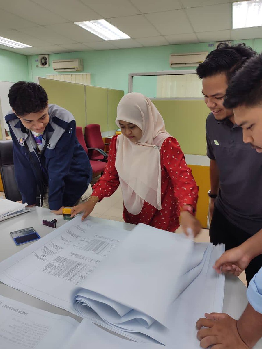 jkrckmintern's tweet photo. Rabu 29/3/2023
- Assist Pn Rozi to cop and check the shop drawing for final submission to a contractor.
- Assist Cik Syikin to make a file for CD for complete project.
#EnCiK_JM1
#JKRCKMKedah
#internfebjun2023
#ckmkedah https://t.co/ZEaOmoKAFm