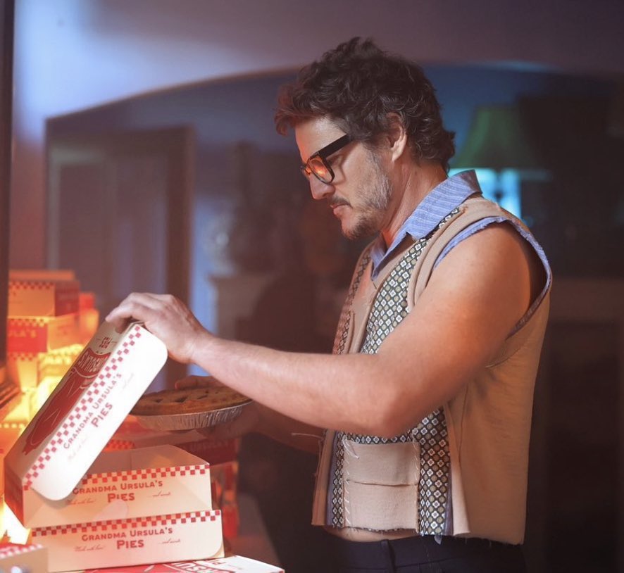 heyyleej's tweet photo. sooo did he actually do anything at this merge mansion event thing or did he just show up, look hot as fuck, and leave ? https://t.co/CxtA4zZHB8