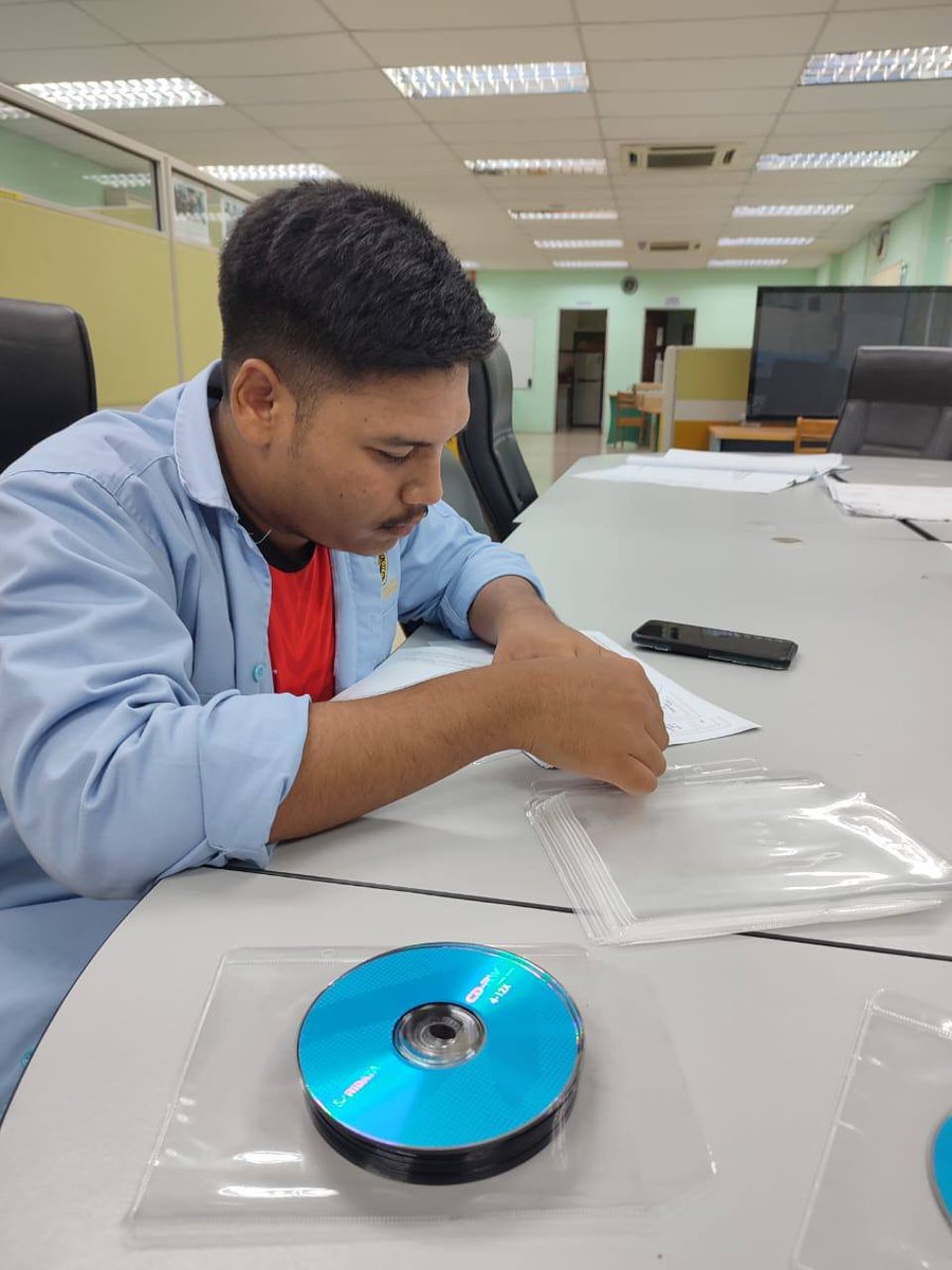 jkrckmintern's tweet photo. Rabu 29/3/2023
- Assist Pn Rozi to cop and check the shop drawing for final submission to a contractor.
- Assist Cik Syikin to make a file for CD for complete project.
#EnCiK_JM1
#JKRCKMKedah
#internfebjun2023
#ckmkedah https://t.co/ZEaOmoKAFm