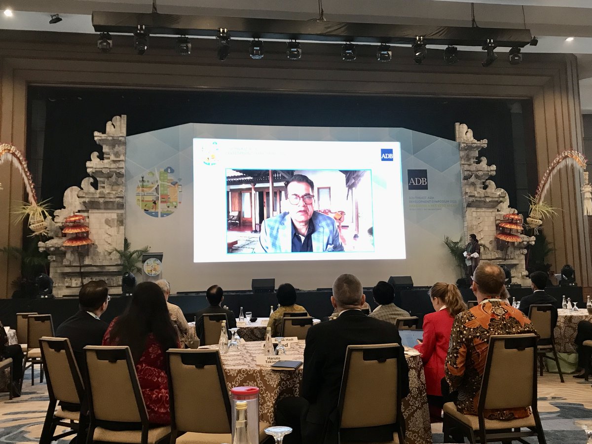 Worth a tweet after a long hiatus: #India will be the first country in the world to #industrialise without the need to #decarbonise according to India's #G20 Sherpa Shri Amitabh Kant here <a href="/ADBSEADS/">ADB SEADS</a> #Bali #SEADS23