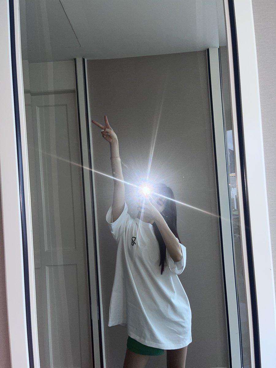 everglowfiIes's tweet photo. 230330 E:U Fancafe update

#EU #이유 #EVERGLOW #에버글로우 @EVERGLOW_twt https://t.co/2Rl0ParZtk