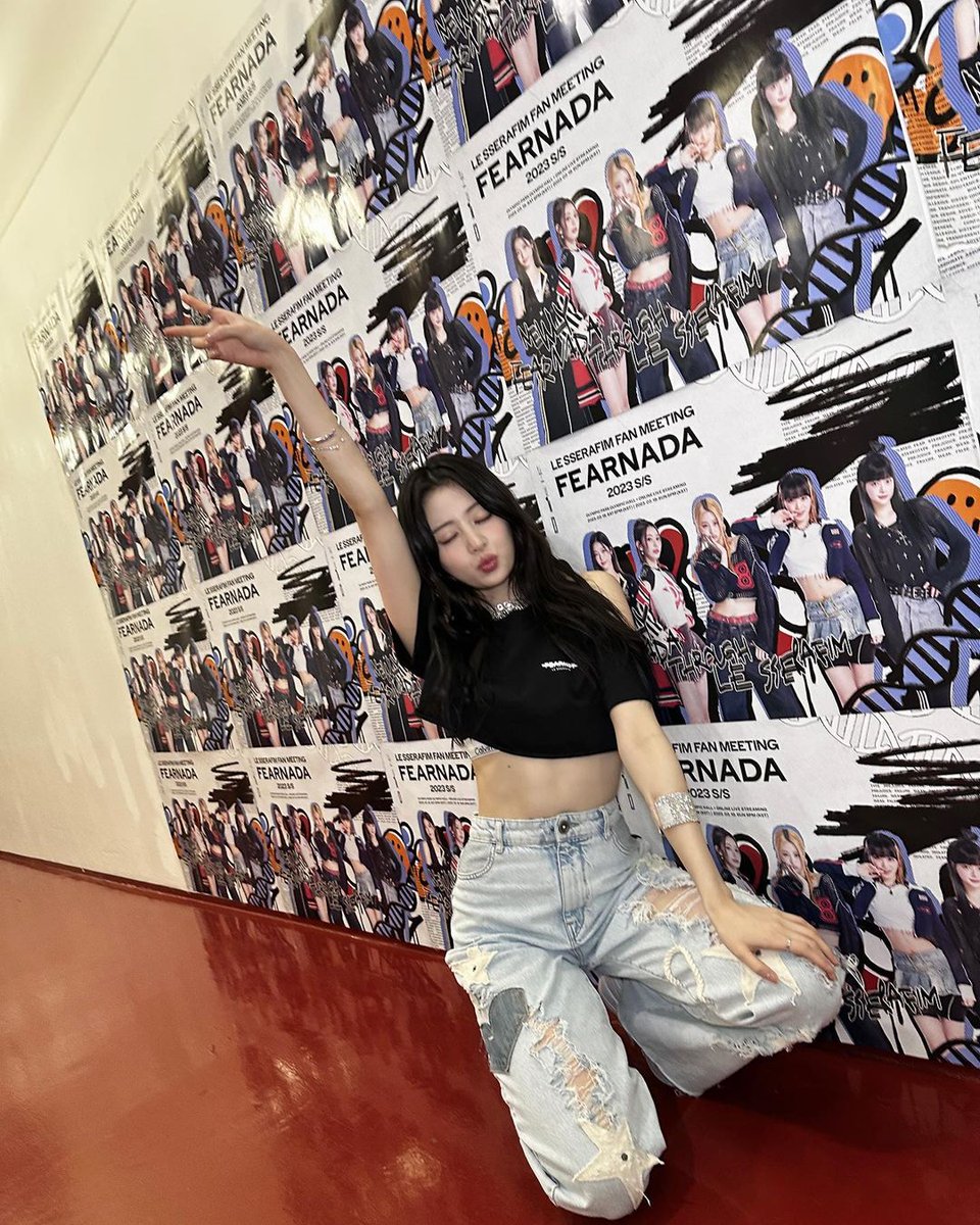 Even if her upbringing is the same, she presents herself differently. She displayed the expression of a dancing swan princess by her gorgeous body. ꨄ︎
