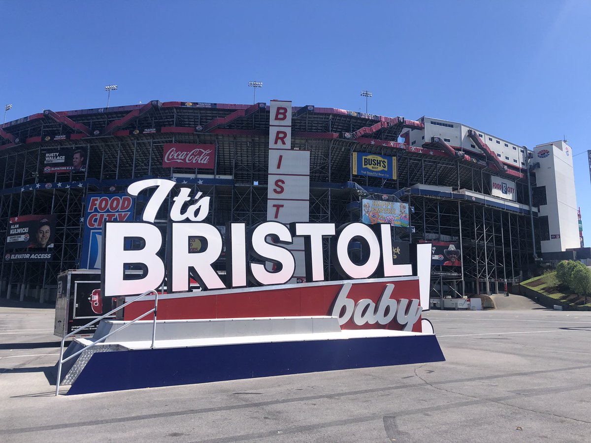 TUSportStudies's tweet photo. An AMAZING night at @ItsBristolBaby for the Breaking Into Sports networking event. Over 40 sport organizations and 150 students participated, including some of our @Tusculum_Univ students and staff. 🤝🎉🏁 https://t.co/7t4A95iuOO