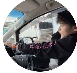 8_iza's tweet photo. しっかり顔もインスタもTwitterも本垢なのに余裕で予定バックれてきやがって笑う
アホすぎんだろｗ

パチモンのパーカーもバッグもクソダサいぜ？？ https://t.co/gYNgeH6qvl