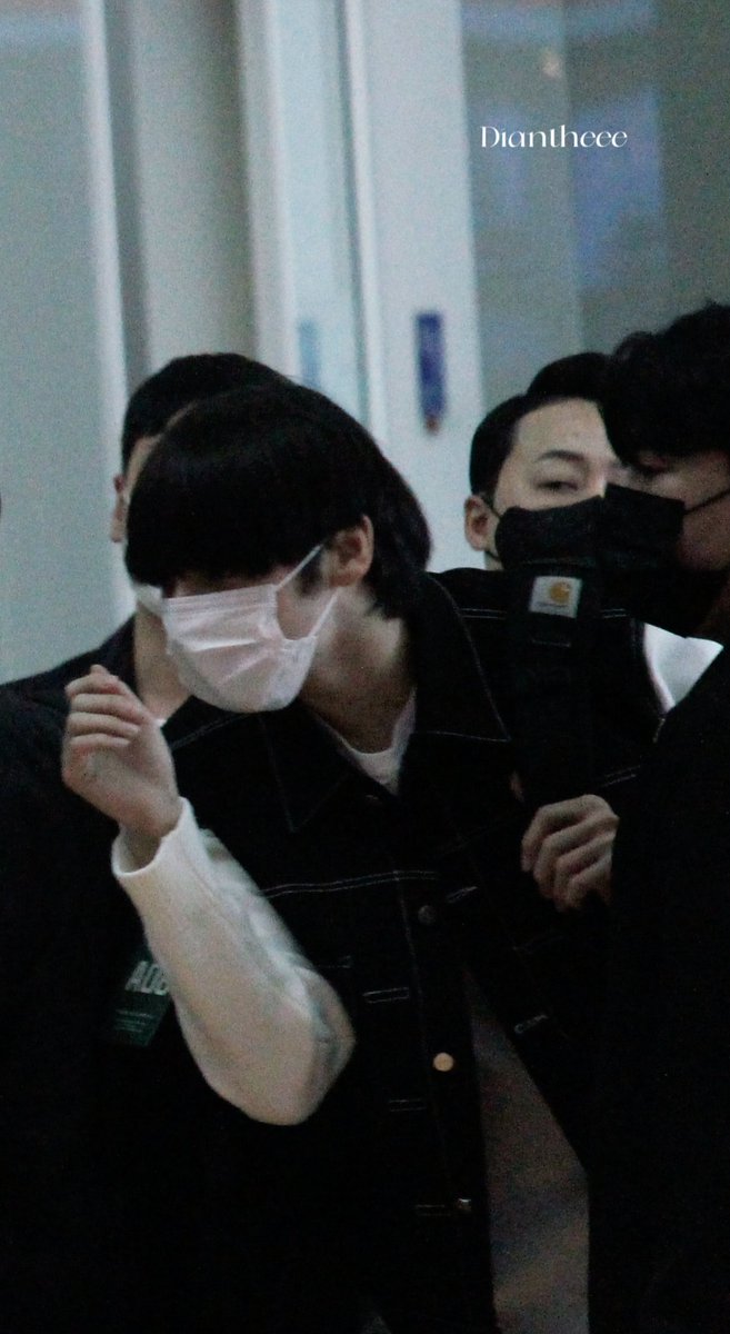 ujeong5627's tweet image. 230330 인천공항 투바투 출국
센스쟁이들~잘 다녀와💙

#투바투와함께한4년내일도함께할우리 #연준 #수빈 #휴닝카이 #범규 #TOMORROW_X_TOGEHTER