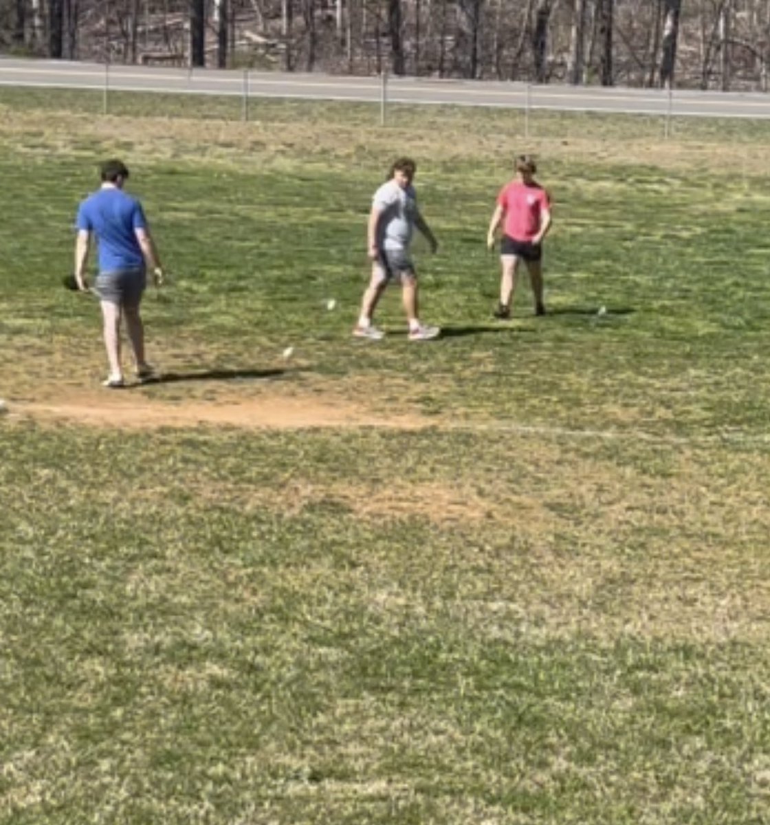 CoachWhitt72's tweet image. Shout out to our @ES_CardinalsFB and @ES_TrackField guys, @LucasChappell14, @LukeWhitt55, and Josh Key for giving back today and helping out with the middle school track meet. #HighCharacter