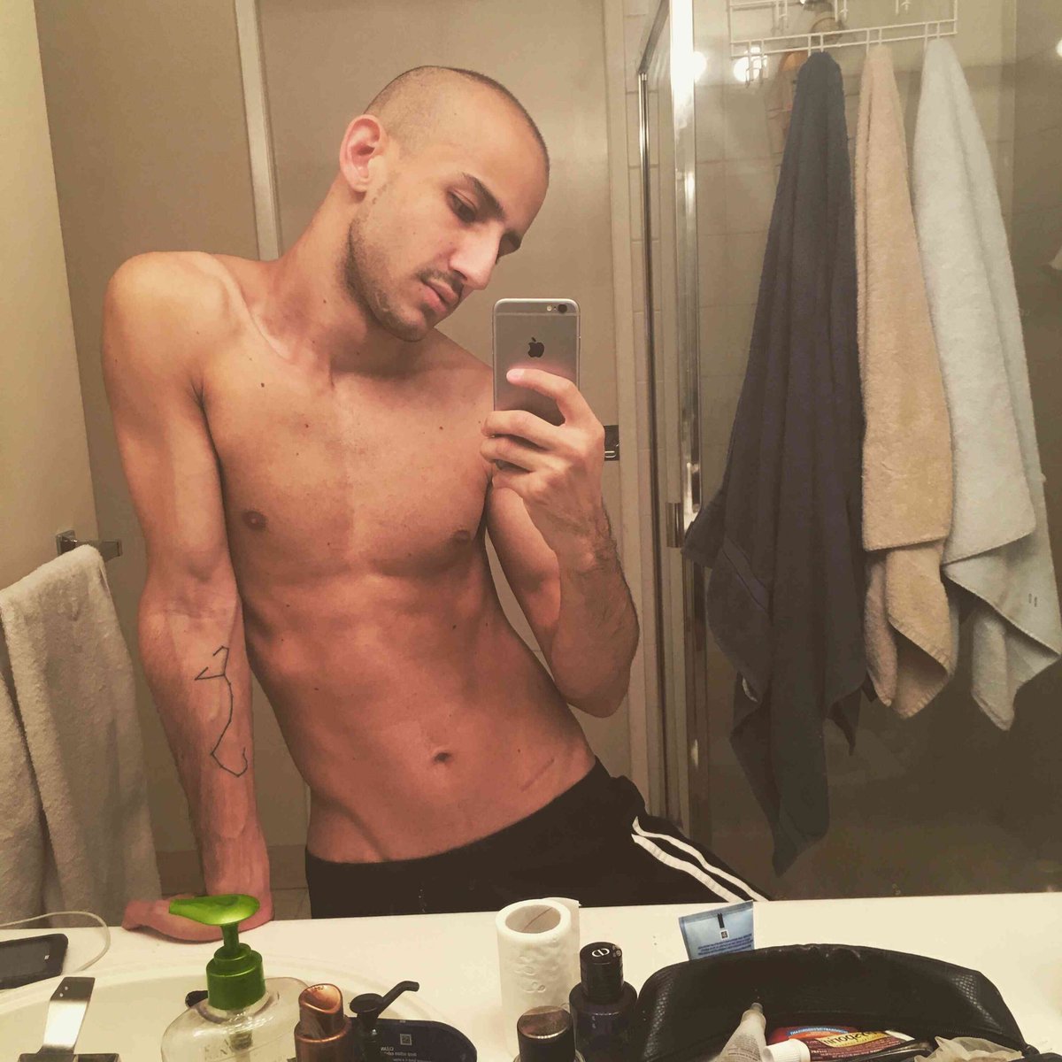 Rated_RN25's tweet photo. @RobbieOBobbie Fuck me!!! Anyway anywhere, u are one of the hottest men I would love to collab if u are in Calgary let me know be down for sure, ill do as you please https://t.co/PqBUnSiLly