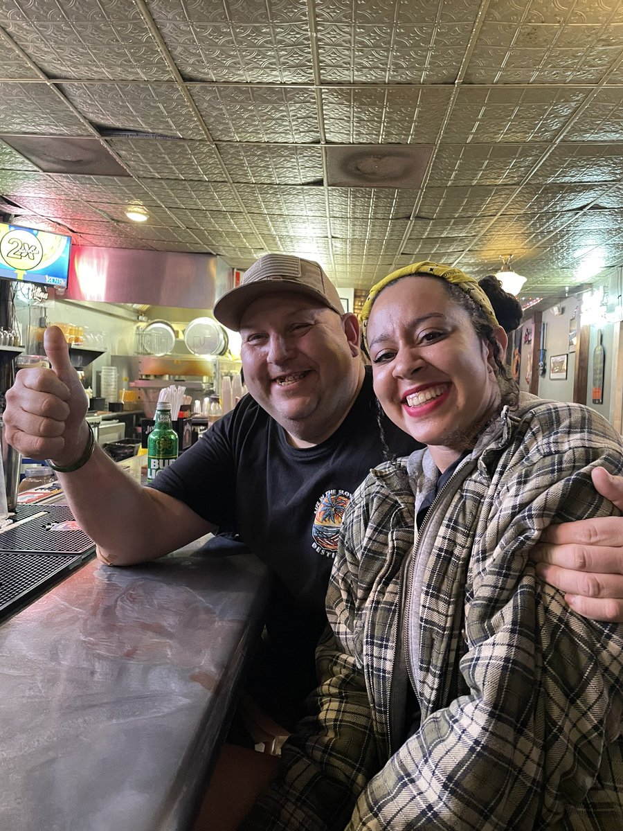 Wish mu bestfrend ebone a vary happy birthdag i love her so much she best bartender in bg