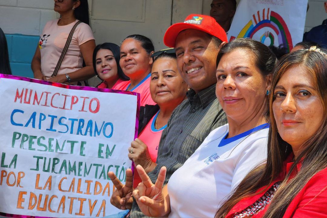 (3/4) Los Centros de Desarrollo de la Calidad Educativa son espacios para el debate de ideas, la transformación educativa y la organización escolar  desde el territorio.

<a href="/NicolasMaduro/">Nicolás Maduro</a> 
@MPPEDUCACION 
<a href="/Gabrielasjr/">Gabriela Jiménez</a> 
<a href="/luismarcanos/">Luis Marcano</a>