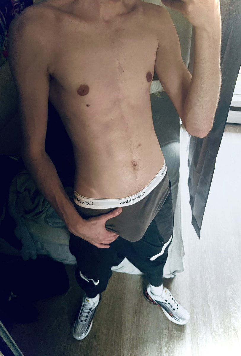 On your knees ! 😈🥵 

#gayhot #gaykiffeur #kiffeur #sket #nike #tn #bodypic #underwear #gaytwink #twinks #hot #sex #dick #cock #dom #sub