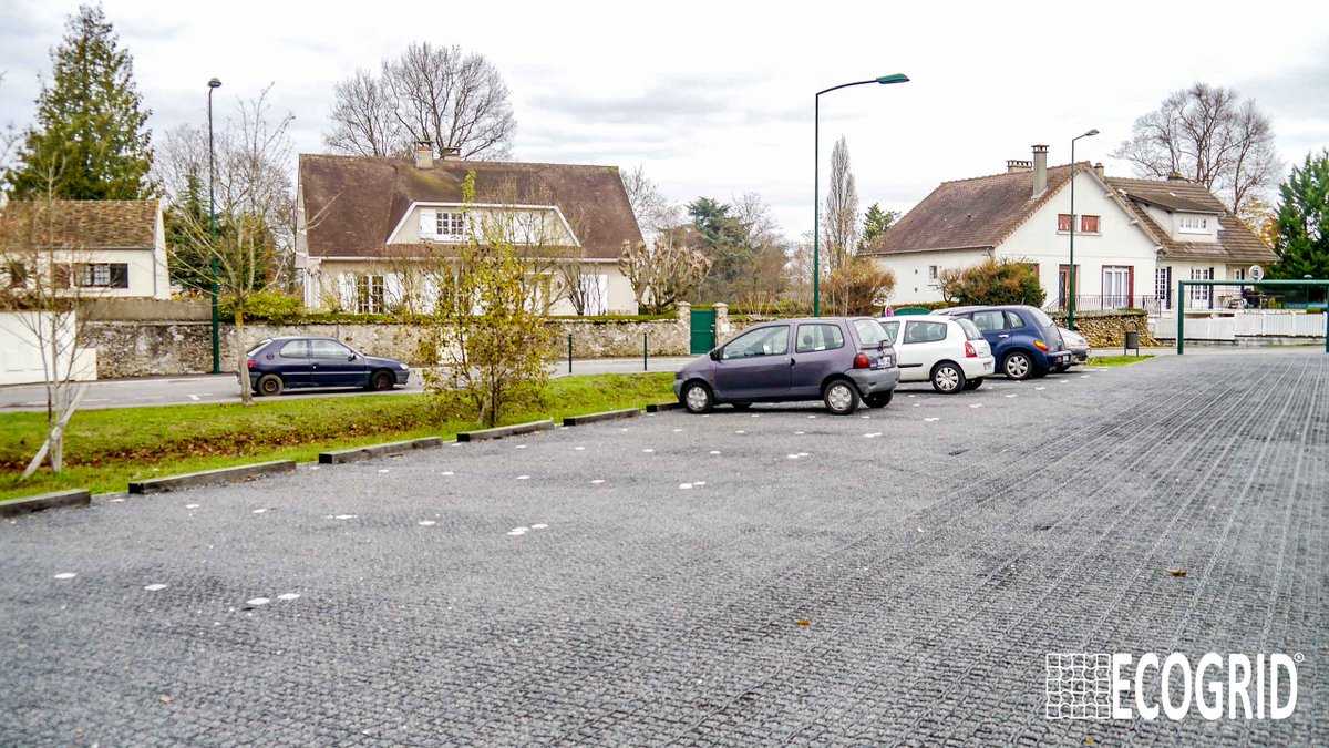 EcoGridLtd's tweet photo. How does EcoGrid creates a free drainage surface?
•EcoGrid is porous so that water can pass through.
•Strong load-bearing capacity to support the ground and keep drainage channels clear.
•Install EcoGrid with membrane layers for weed prevention. https://t.co/Zh5LxNyO3U