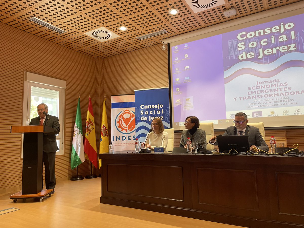 carotheroom's tweet photo. Inauguración de la jornada economías emergentes y transformadoras, Rafael Trujillo vicepresidente del @ConsejoSocial @FAECTA_ @tanialaraalonso @lola_rueda @CaritasJerez https://t.co/gb2VPywKid