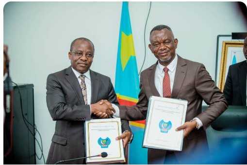 KalumeJean1's tweet photo. Bon vent à cet ancien coordonnateur national de la centrale électorale @unc excellence @muhanzieustache , nouveau patron de la décentralisation et réforme institutionnelle. Désormais Daniel aselo cède sa place au patron des entités décentralisées. @BillyKambale1 @RizikiMaryse https://t.co/qkyvQWVQTz