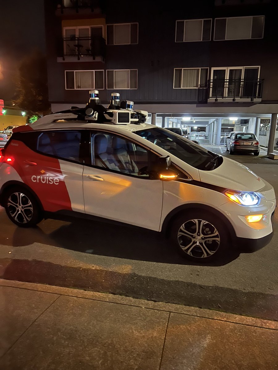lindaxie's tweet photo. Took a @cruise self driving car ride back home and it was so cool 🤯 https://t.co/ddKvDHd3ws