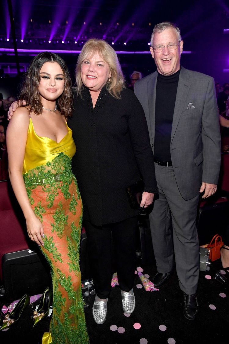 SelenaGFanFever's tweet photo. 24 Noviembre 2019
#SelenaGomez en los #AMAS2019 https://t.co/Q3p5Fs1KLx