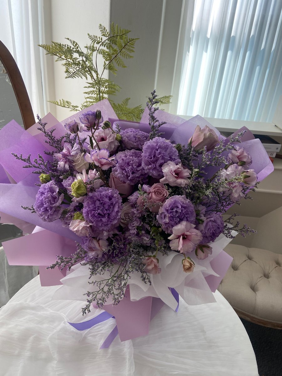 TatyanaTyler_'s tweet image. Our precious Dongmin! ✨
I hope that when you receive a bouquet from ru fanbase, you will be very pleased, and you will feel all our love and support that we give you! 💜
#HAPPY27th_CHAEUNWOO 
#ChaEunWoo #차은우 #LeeDongMin
#은우의_모든날이_찬란한_봄이길
@offclASTRO @ASTRO_Staff