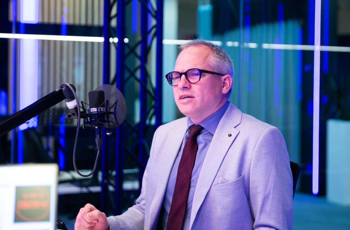 radio1be's tweet photo. Minister @MDiependaele wil modulaire woonunits inzetten om thuislozen een dak boven het hoofd te geven #deochtend https://t.co/puQoHE4AUI https://t.co/lWGdQ3GYHq