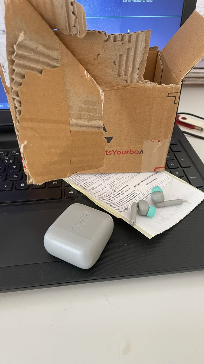 ADEE_Show's tweet photo. @amangupta0303 @RockWithboAt #boat #earphones was promised order will get delivered on 28th, delayed to 30th, I received it today, but what am I supposed to do with this? Colour is different, product is damaged, the product box is not there, it looks like already used https://t.co/cnWTIGamhD