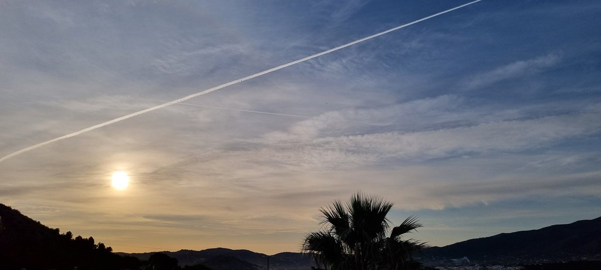 judithstraver's tweet photo. Op naar de 27°!!!

#vakantiehuisjalon #vakantiehuisSpanje #vakantiehuisje #vakantieinspanje #vakantiehuisaandecostablanca #Jalon #xalo #Marinaalta #zonnen #genieten #ontspannen #lekkerevenweg #holidayhomespain #guesthousespain #privezwembad #geweldiguitzicht https://t.co/NxEM7hnb7C