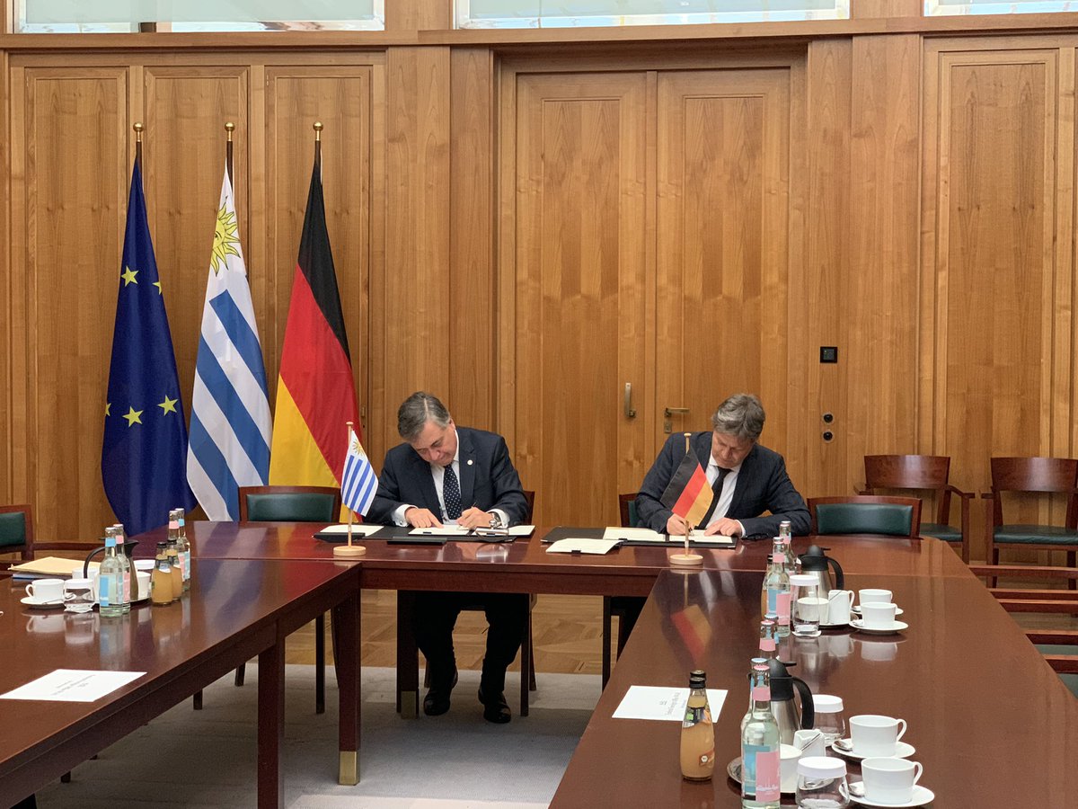 MJCoque's tweet photo. Desde el Berlín Energy Transition Dialogue, donde Uruguay firmó el “Energy Partnership” con Alemania. Uy participando de varios paneles y buscando seguir impulsando la transición energética #betd23 @MIEM_Uruguay Se viene: transferencia de conocimiento, estudios, intercambios y + https://t.co/VorXSO4NVU