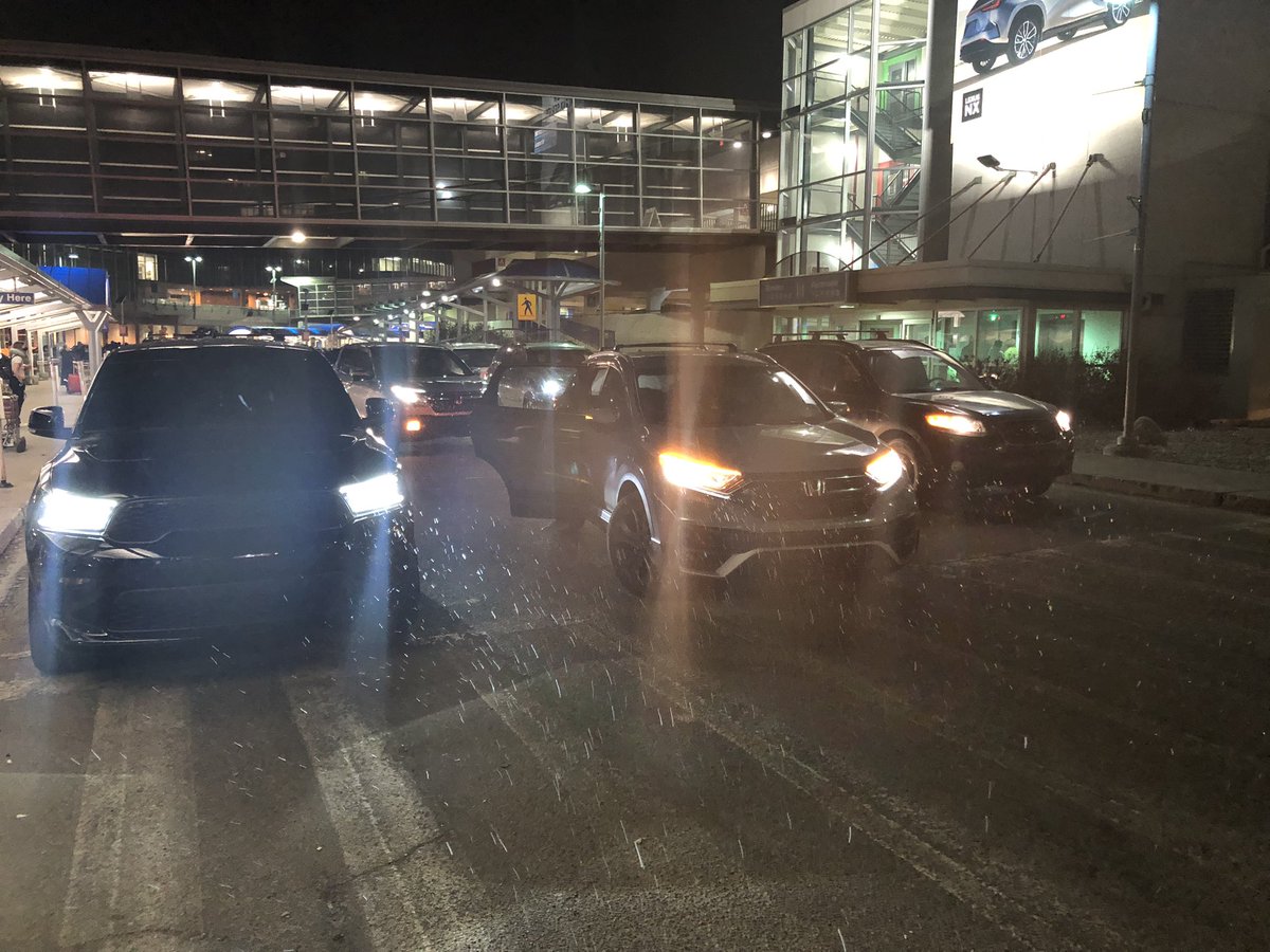 BriceMacDermott's tweet image. Absolute parking lot at #yeg at 130am. No staff to unload bags again and we can’t do anything about this? @FlyYEG #dobetter #tickettime
