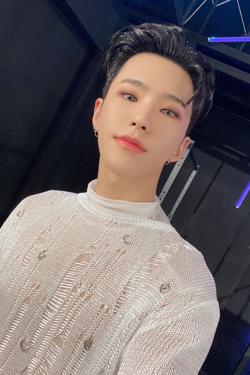 [17’S 호시] #KPOP_GENERATION

호랑이는 무대를 찢어🐯
퍼포먼스 장인 호랑이🌟 ❗호시❗에게서 헤어 나올 수 없다‼️

#캐럿들_보고있나?
#응_호시_볼때면_숨이_막힌다고🕸️