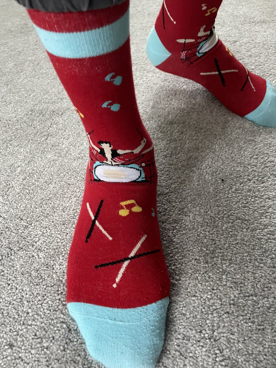 Eisteddfod socks for today! @Ysgoltycoch #eisteddfod #wales 🏴󠁧󠁢󠁷󠁬󠁳󠁿