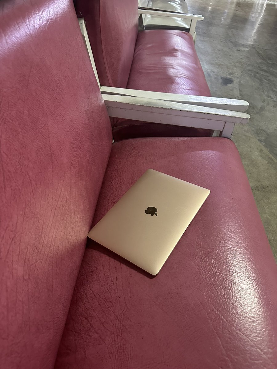 CDUConyo's tweet photo. When my classmate make bilin his laptop sa corridor to reserve him a seat. Pero well its understandable cause 2020 pa na model. Hayssss 🤦🏻‍♂️ https://t.co/nHXJY4XDo9