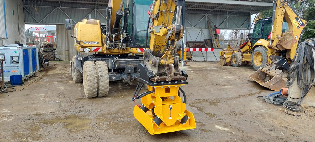 UKArrowhead's tweet photo. Thank you to our distributor ADS Technic for sharing this picture of our ACP1600. You can find details of the full range of our compaction plates on https://t.co/XL4ER4A7bL 
#arrowheadrockdrill #compactionequipment #compaction #groundworks #ukmfg #madeinbritain #UKEngineering https://t.co/kHkPbMQdok