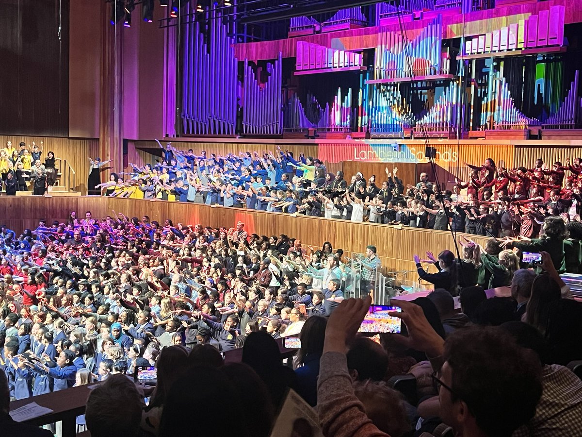 MsHugginsHMPS's tweet photo. Such a joyous evening at the RFH watching the wonderful @HerbMorrPriSch choir perform in the Lambeth Primary Schools Singing Concert. Well done to the fantastic singers and the ever-fabulous @missarnetthmps 🎶👏 https://t.co/NXttXkKGqQ