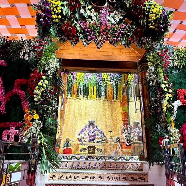 sambitswaraj's tweet photo. आज प्रभु श्री रामनवमी के शुभ अवसर पर भव्यता एवं दिव्यता से परिपूर्ण राम दरबार की अलौकिक तस्वीरें!

#RamNavami https://t.co/HSMQiCrNhO