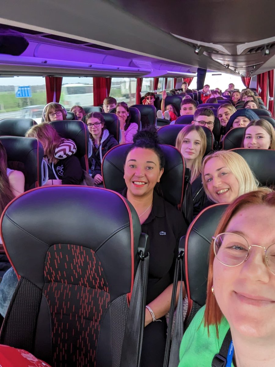 PATCarletonHigh's tweet photo. Start spreading the newsโฆ๐ฃ๐ฃ
Carleton High on their way to New York, New York!
Have a fabulous time in the Big Apple Year 10s ๐
#CHSNewYorkTrip2023
#ontheirway https://t.co/TvOutHs1Jx