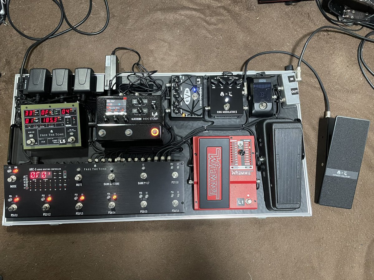 takumi_noise's tweet photo. RING MODULATOR II/RM-2S＋DVL-1EX

素晴らしいエフェクターが来た‼️
スタジオで鳴らしたい😆
sugizoさん、林さん、スタッフの皆さんありがとうございます🙏

#sugizo #RM2S #ringmodulator #freethetone #フリーザトーン https://t.co/YvVJHlKS2A