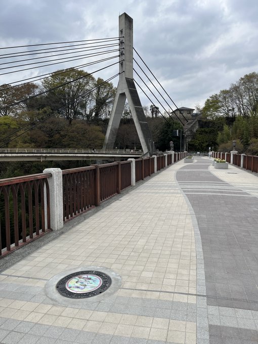 旧秩父橋、工事が終わって通れるようになってた。あの花、ここさけ、空青の秩父三部作のマンホールが設置されてて、これはファン